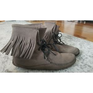 Minnetonka Moccasin Boots, Grey, Size 8
